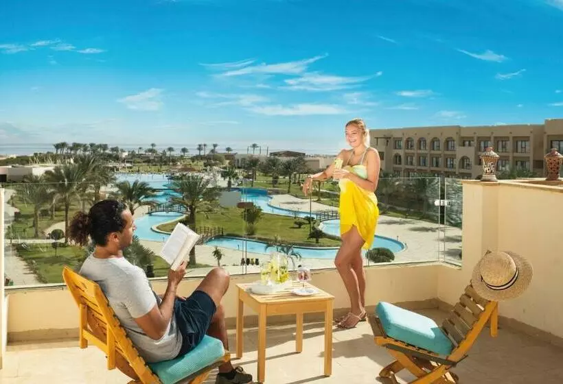 اتاق خانوادگی با چشم‌انداز استخر, Movenpick Waterpark Resort & Spa Soma Bay