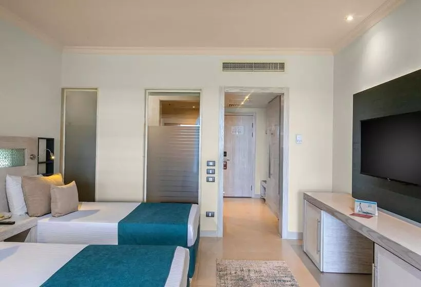Deluxe Room Mountain View, Movenpick Waterpark Resort & Spa Soma Bay