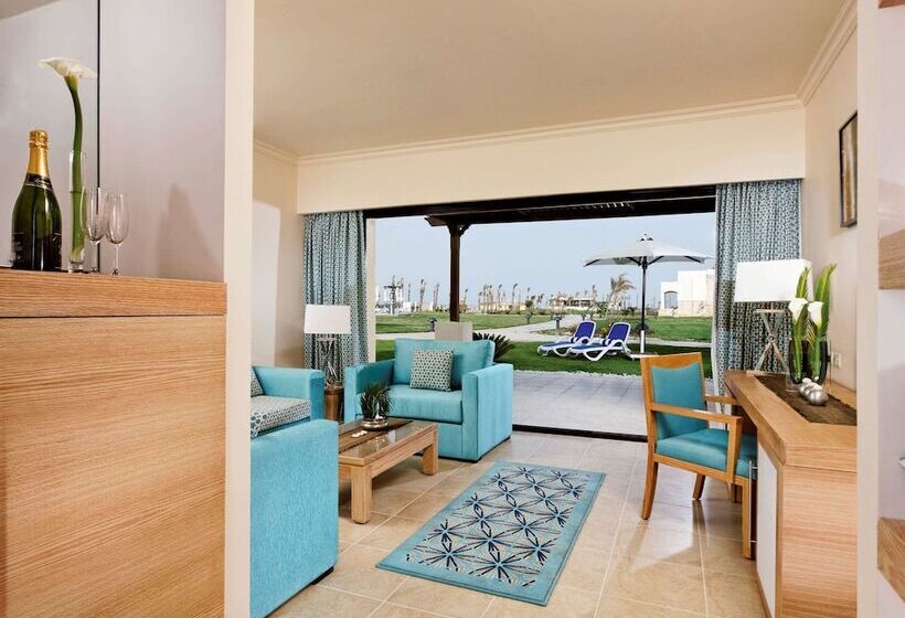 اتاق کلاسیک با چشم‌انداز استخر, Movenpick Waterpark Resort & Spa Soma Bay