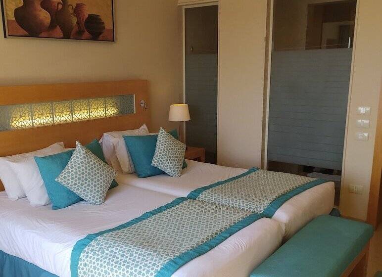 اتاق کلاسیک با چشمانداز استخر, Movenpick Waterpark Resort & Spa Soma Bay