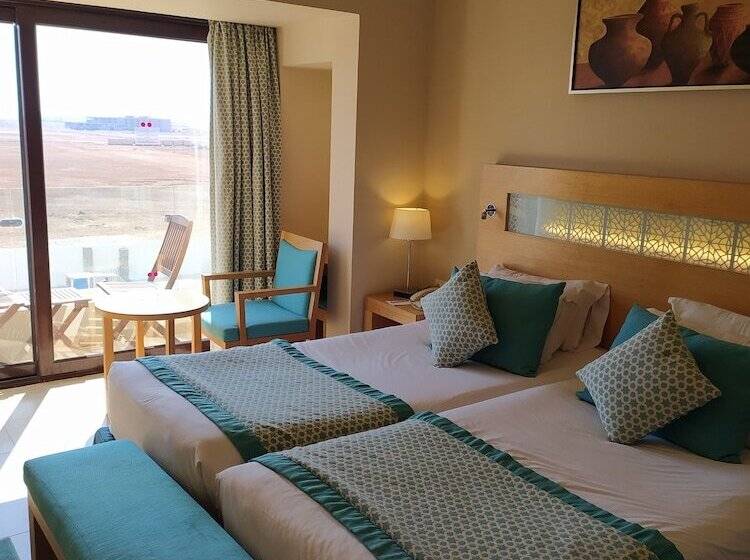 Deluxe Room Mountain View, Movenpick Waterpark Resort & Spa Soma Bay