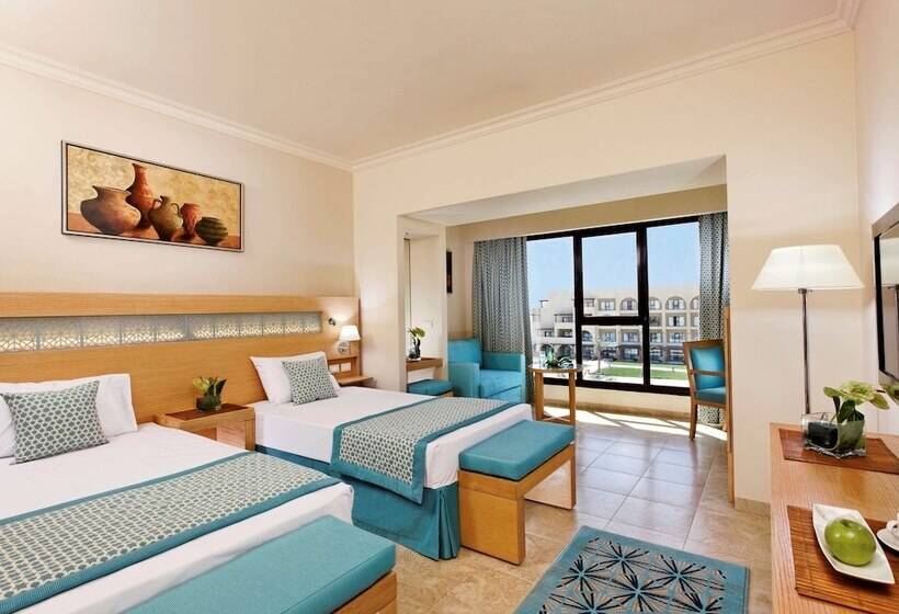 اتاق لوکس با چشم‌انداز استخر, Movenpick Waterpark Resort & Spa Soma Bay