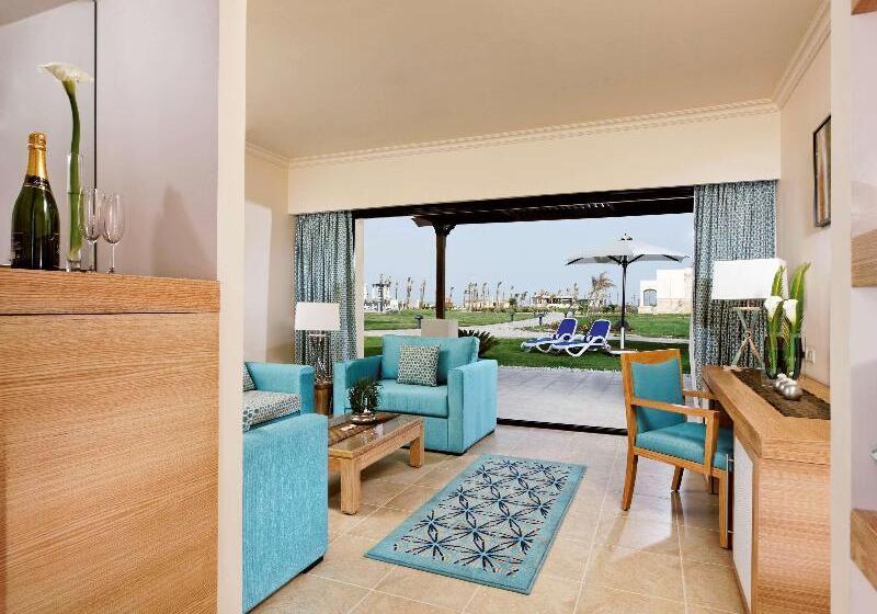 اتاق لوکس با چشم‌انداز استخر, Movenpick Waterpark Resort & Spa Soma Bay