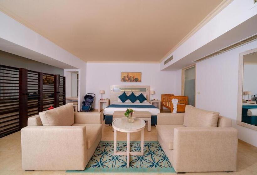 اتاق خانوادگی با چشمانداز استخر, Movenpick Waterpark Resort & Spa Soma Bay