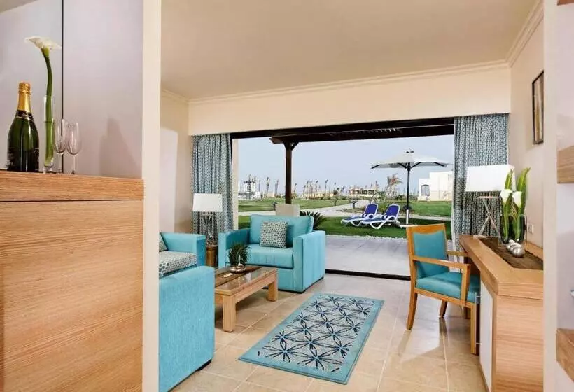 اتاق لوکس با چشم‌انداز استخر, Movenpick Waterpark Resort & Spa Soma Bay