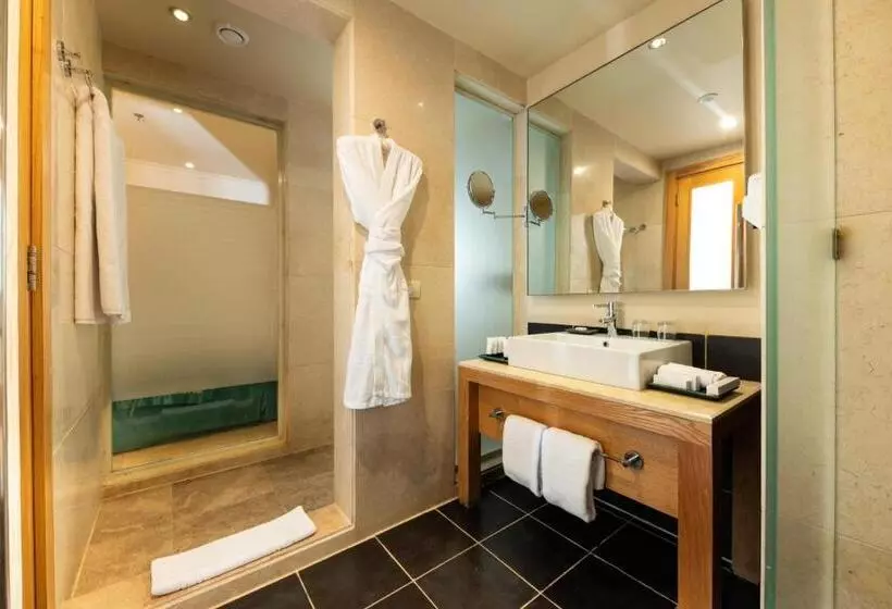 اتاق لوکس با چشم‌انداز استخر, Movenpick Waterpark Resort & Spa Soma Bay