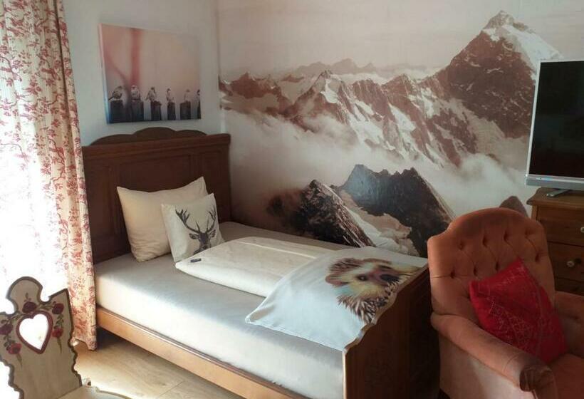 带阳台的三人标准间, Platzhirsch Zur Alten Wagnerei Gästehaus