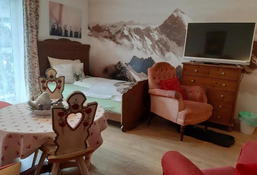 带阳台标准四人间, Platzhirsch Zur Alten Wagnerei Gästehaus