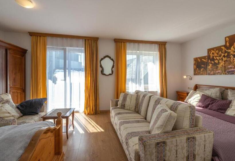 舒适三人间, Platzhirsch Zur Alten Wagnerei Gästehaus