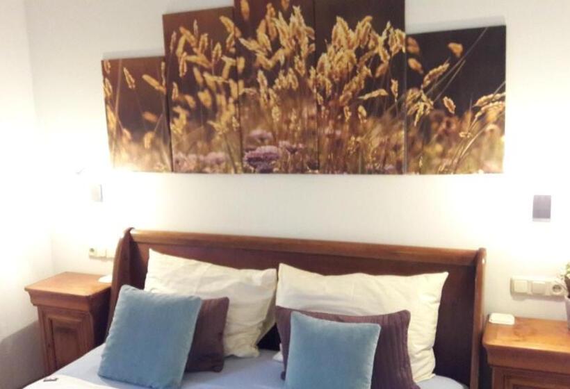 舒适三人间, Platzhirsch Zur Alten Wagnerei Gästehaus