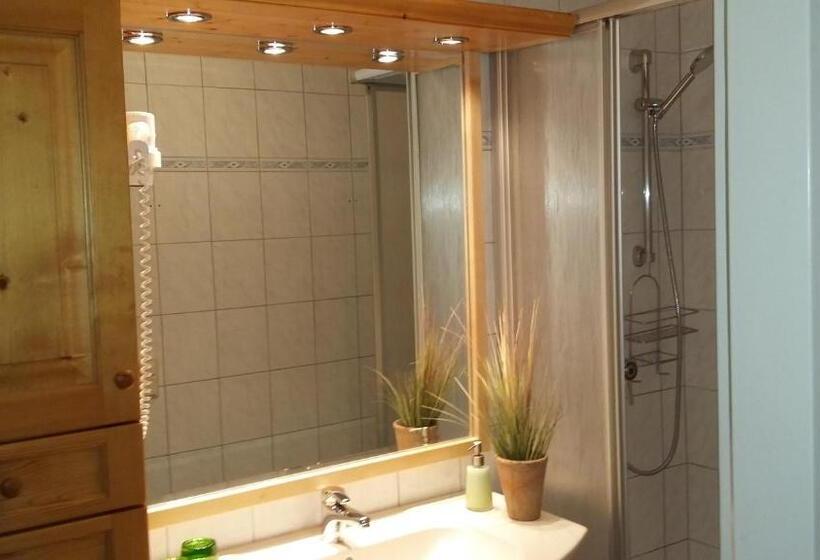 带阳台标准四人间, Platzhirsch Zur Alten Wagnerei Gästehaus