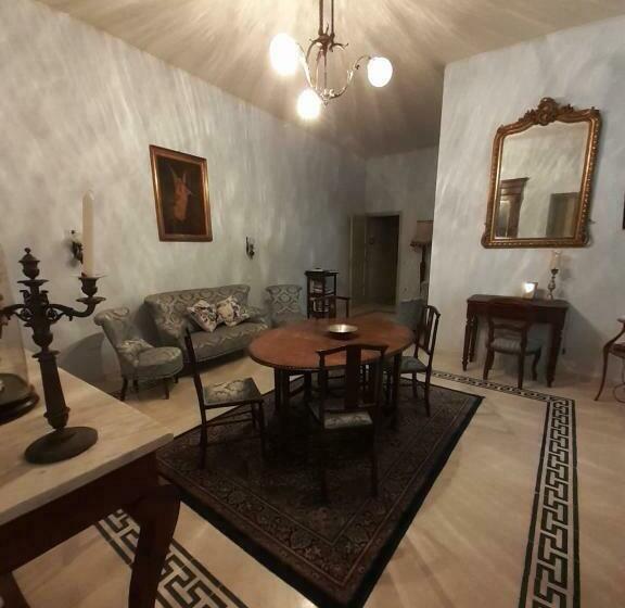 جناح جونيور مزوَّد بتراس, Residenza D Epoca Regina D Arborea