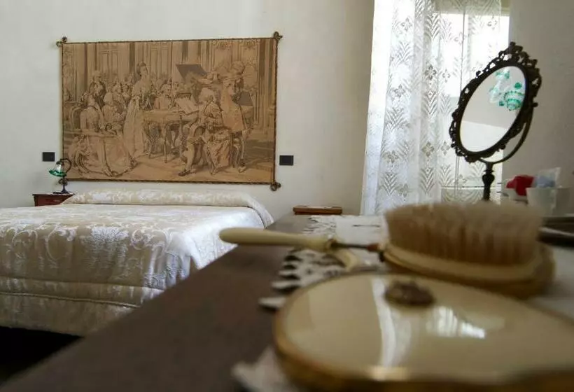 سوئیت جونیور با تراس, Residenza D Epoca Regina D Arborea
