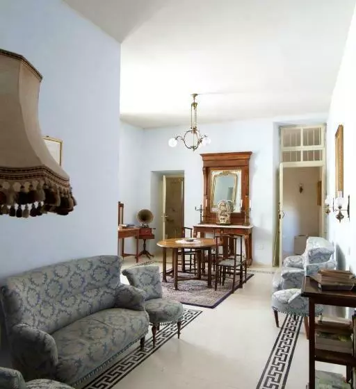 سوئیت جونیور با تراس, Residenza D Epoca Regina D Arborea