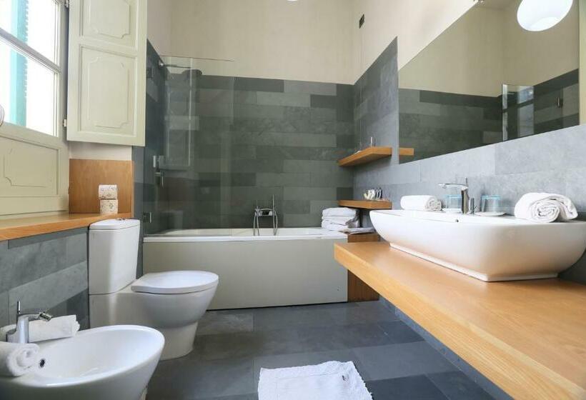 جناح جونيور مزوَّد بتراس, Residenza D Epoca Regina D Arborea