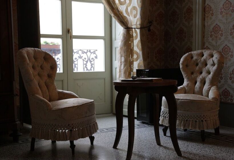 جناح جونيور, Residenza D Epoca Regina D Arborea