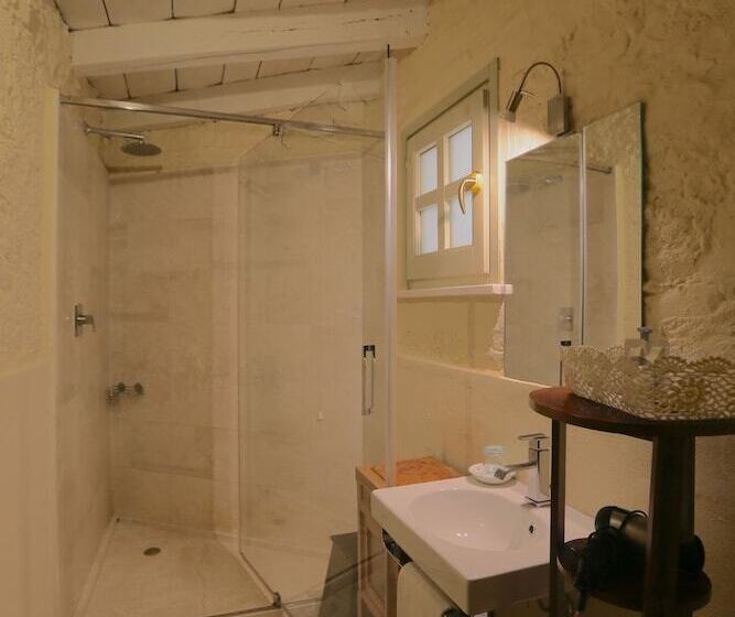 جناح جونيور, Residenza D Epoca Regina D Arborea