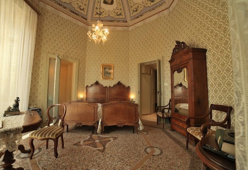 غرفة سوبيريور مطلة على المدينة, Residenza D Epoca Regina D Arborea