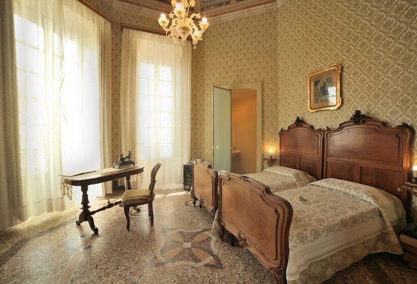 غرفة سوبيريور مطلة على المدينة, Residenza D Epoca Regina D Arborea