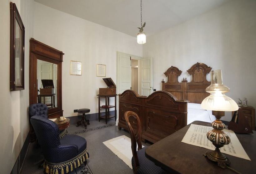 جناح جونيور مزوَّد بتراس, Residenza D Epoca Regina D Arborea