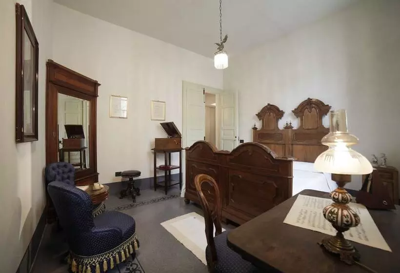 سوئیت جونیور با تراس, Residenza D Epoca Regina D Arborea