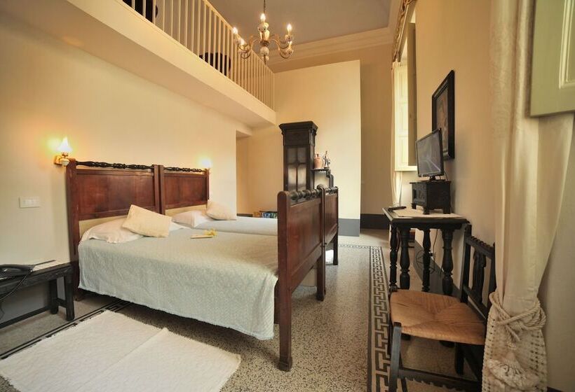 غرفة سوبيريور ثلاثية, Residenza D Epoca Regina D Arborea