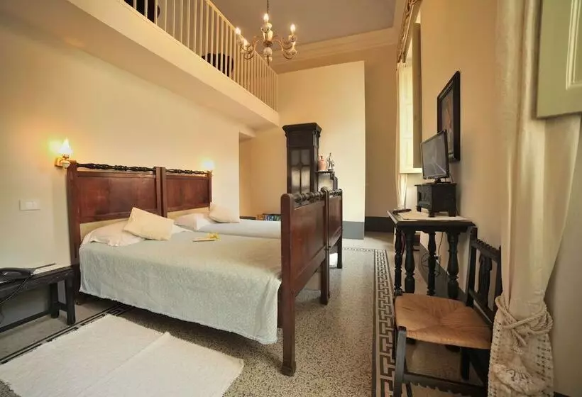 اتاق سوپریور سه تخته, Residenza D Epoca Regina D Arborea