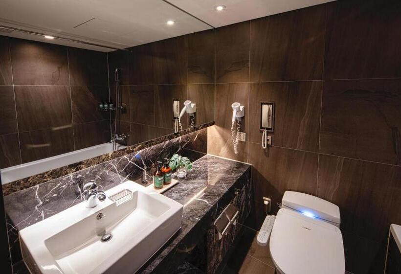 جناح مطلّ علي الجبل, Voco Seoul Myeongdong, An Ihg