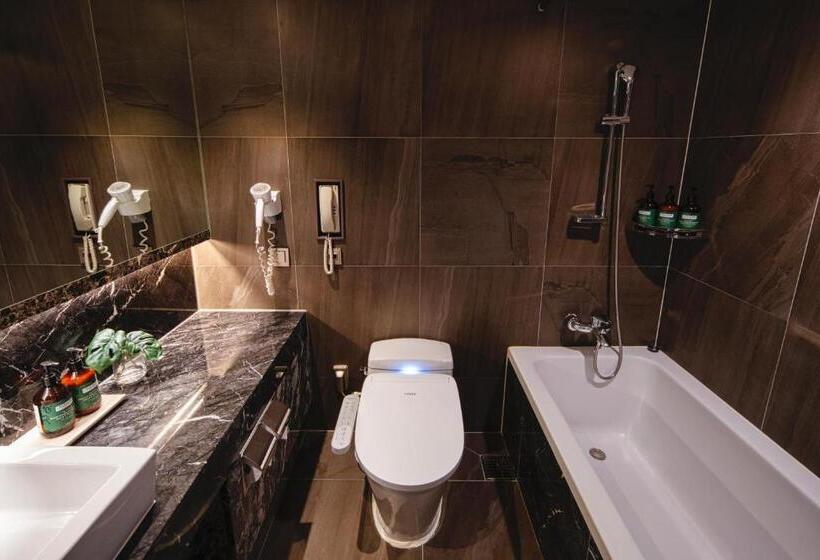 חדר דלוקס עם נוף להרים, Voco Seoul Myeongdong, An Ihg