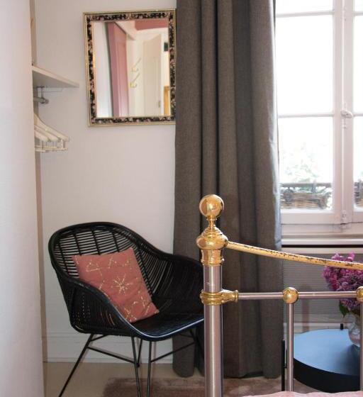 اتاق استاندارد, Les Demoiselles