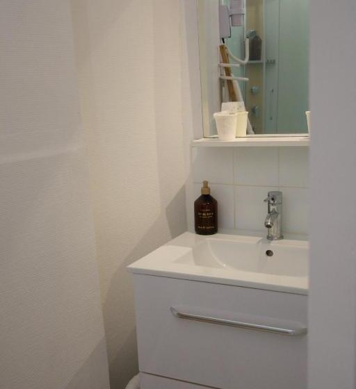 اتاق استاندارد, Les Demoiselles