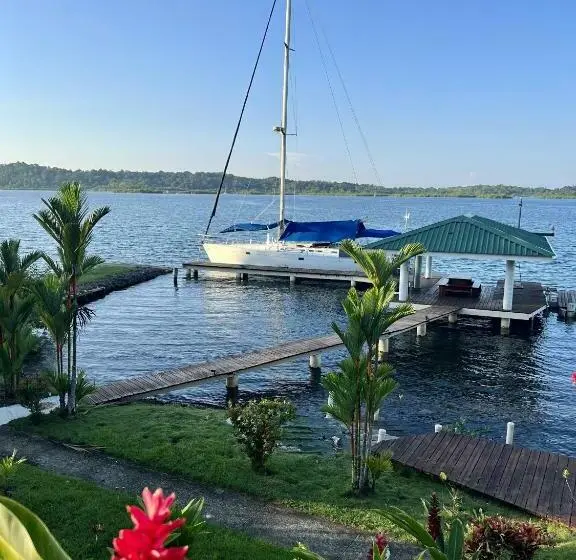 Perhehuone, Akwaba Lodge