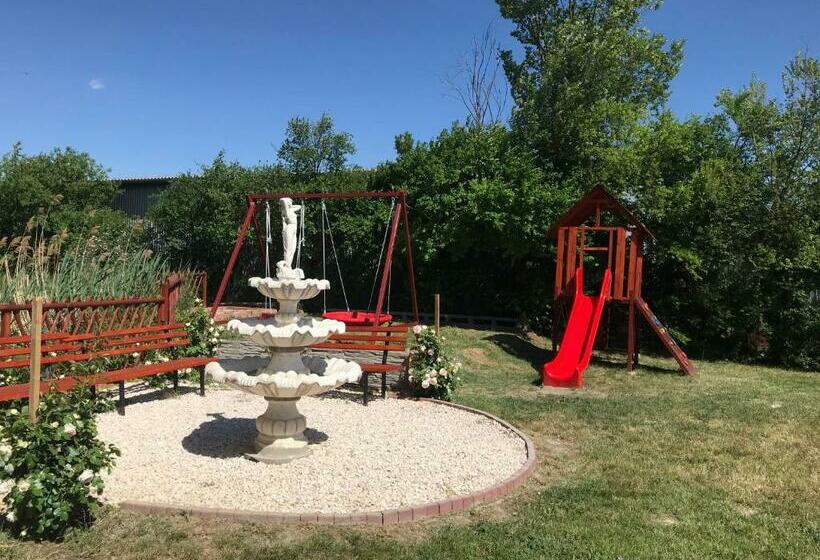 １階の１ベッドルームアパートメント, Tó Party Apartman