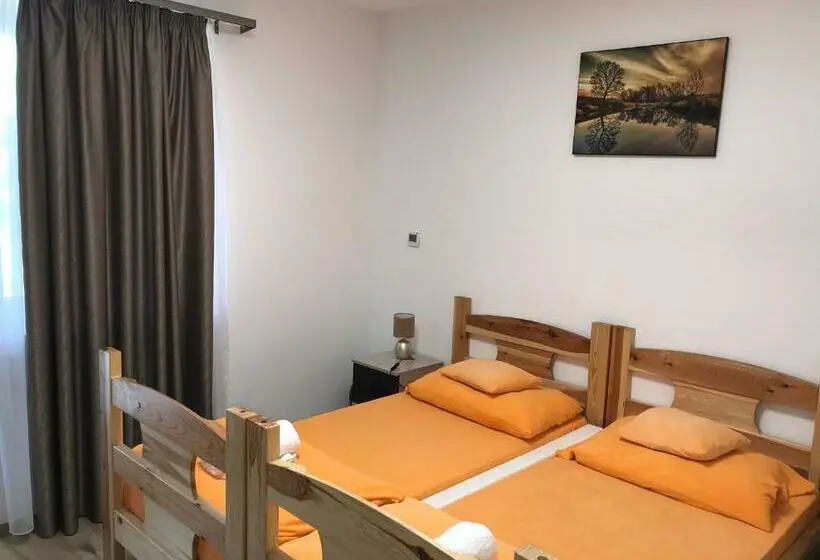 身障者適用スタンダードルーム, Tó Party Apartman