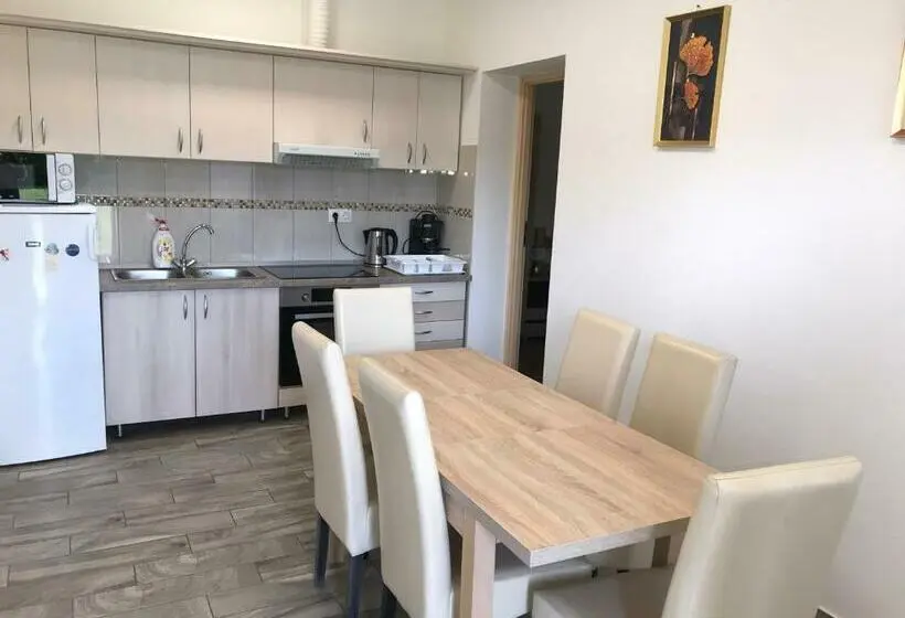 １階の１ベッドルームアパートメント, Tó Party Apartman