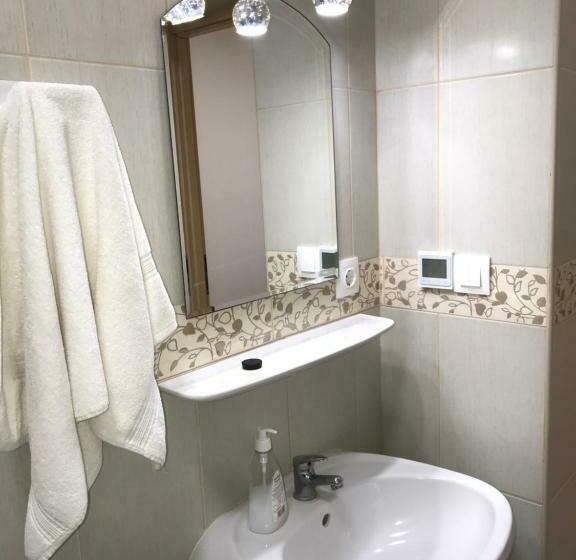 １階の１ベッドルームアパートメント, Tó Party Apartman