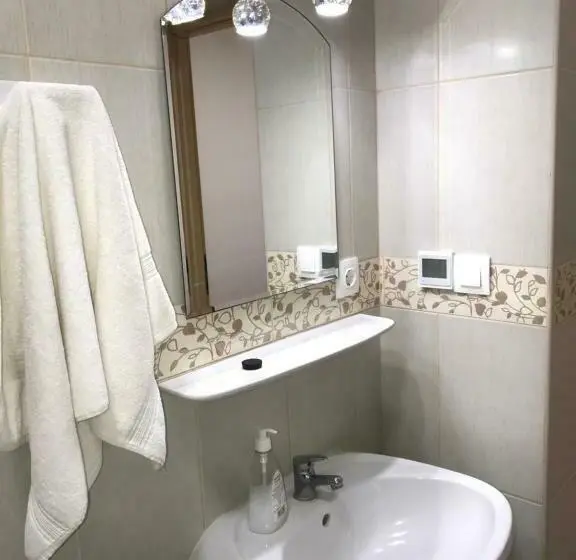 １階の１ベッドルームアパートメント, Tó Party Apartman
