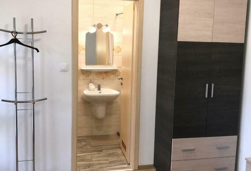 デラックスルーム, Tó Party Apartman