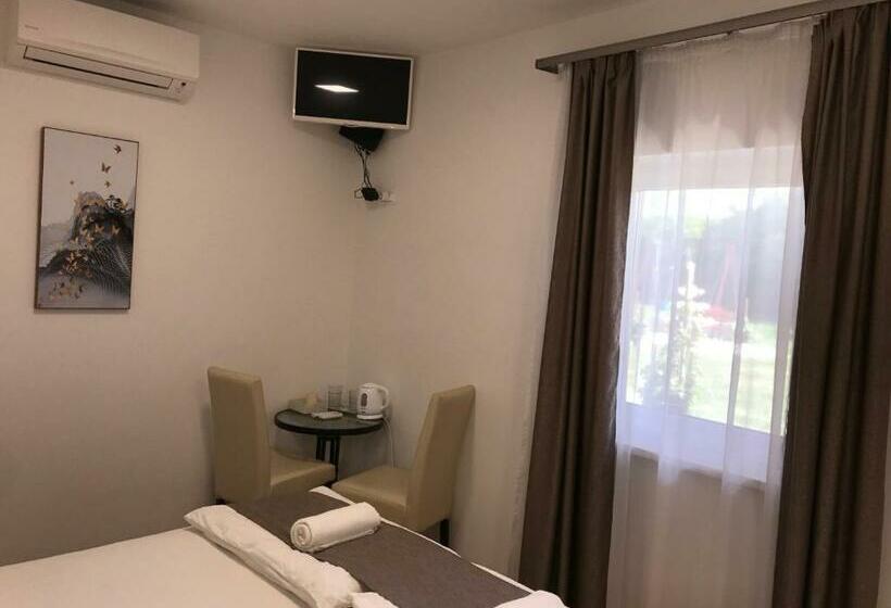 デラックスルーム, Tó Party Apartman