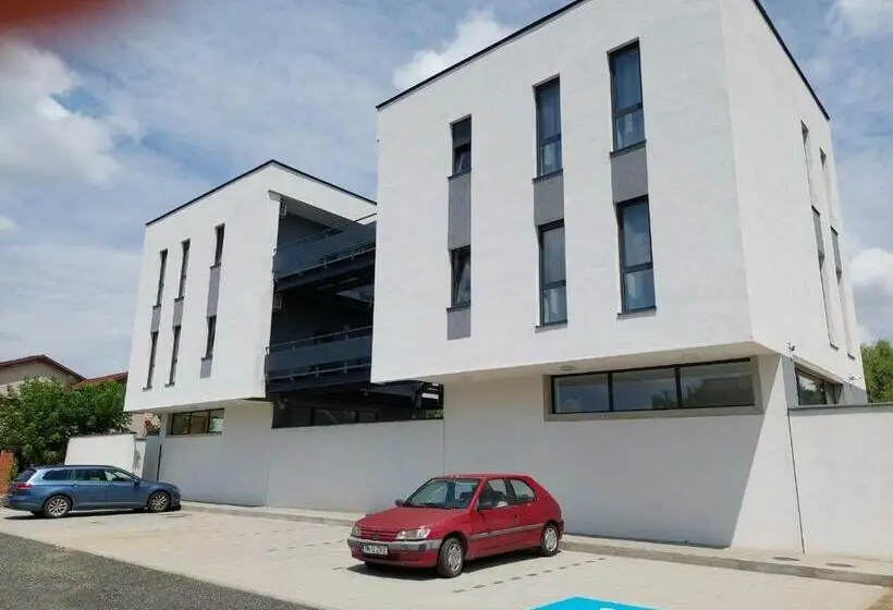 スタンダードスタジオ, Casa Maria City Apartments