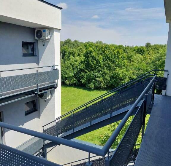 スタンダードスタジオ, Casa Maria City Apartments