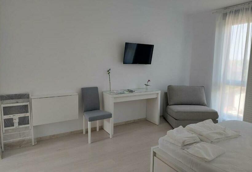 スタンダードスタジオ, Casa Maria City Apartments