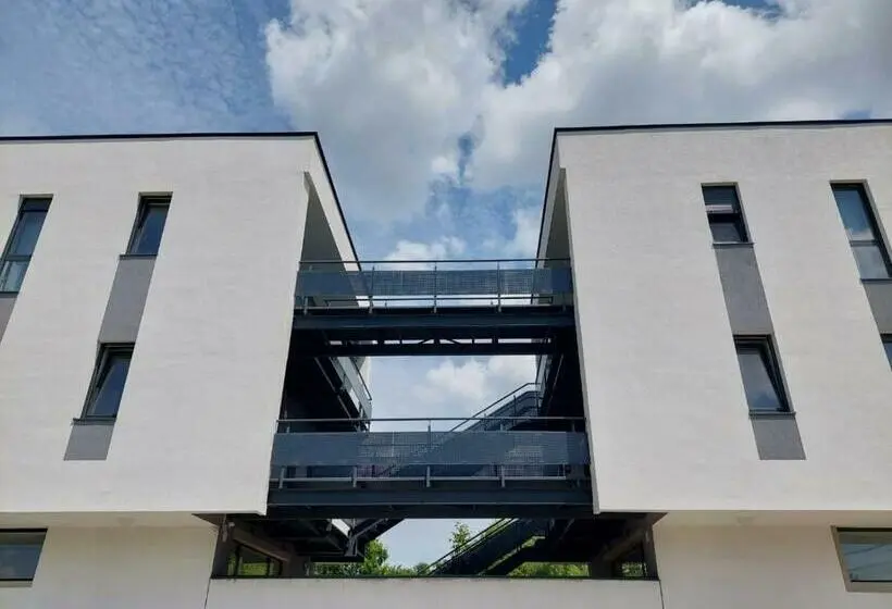 スタンダードスタジオ, Casa Maria City Apartments