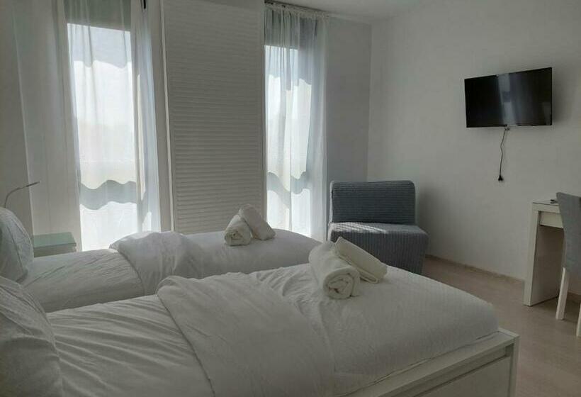 スタンダードスタジオ, Casa Maria City Apartments