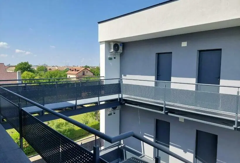 スタンダードスタジオ, Casa Maria City Apartments