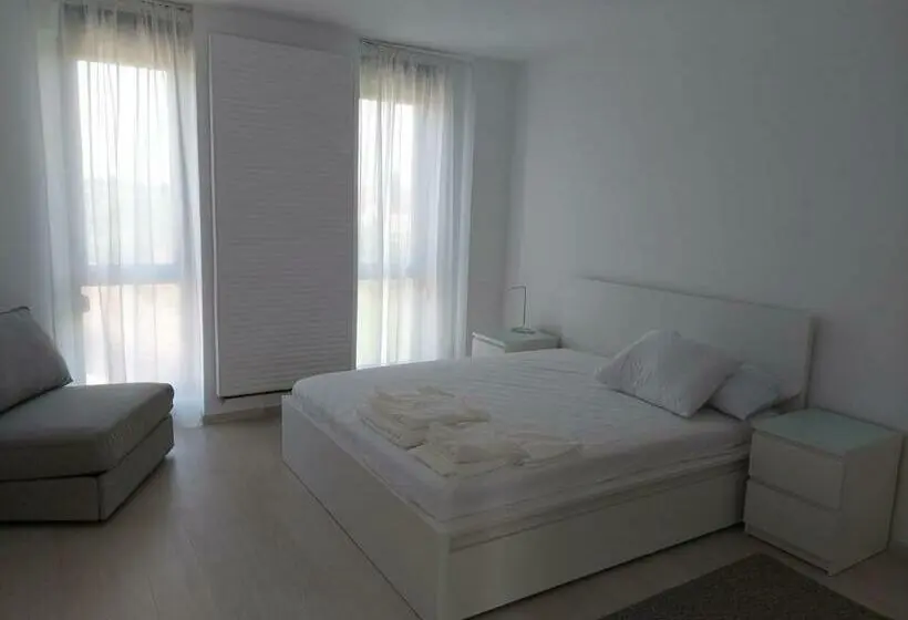 スタンダードスタジオ, Casa Maria City Apartments