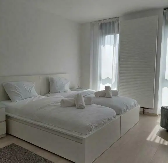スタンダードスタジオ, Casa Maria City Apartments