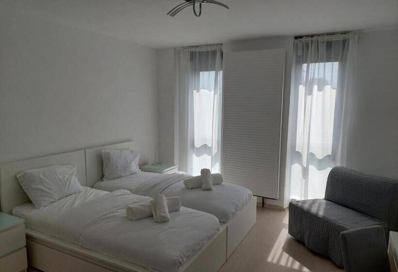 スタンダードスタジオ, Casa Maria City Apartments