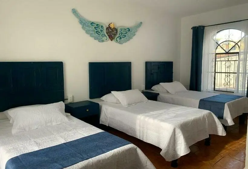 اتاق استاندارد سه نفره, & Hostal Santuario