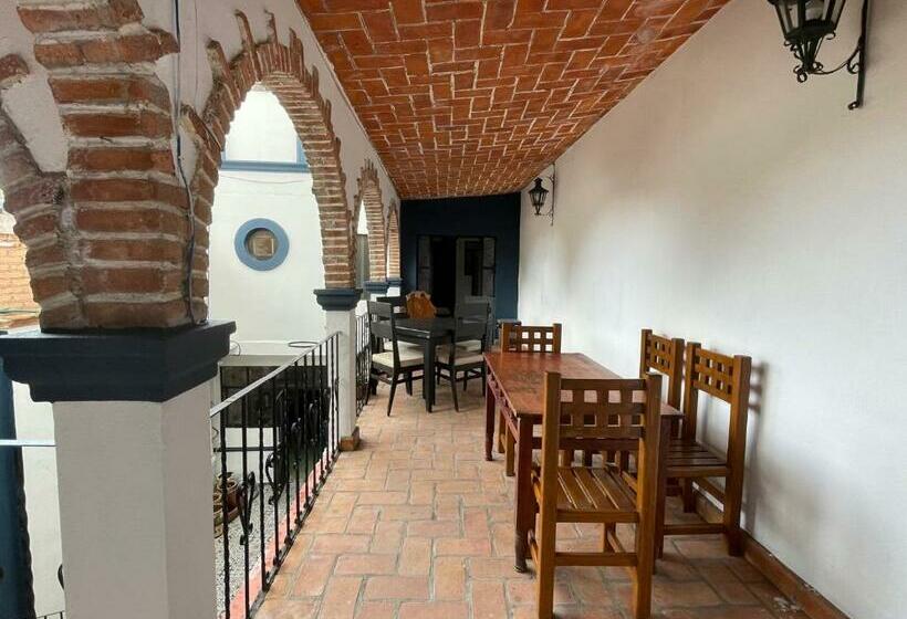 スタンダードトリプルルーム, & Hostal Santuario